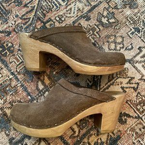 No. 6 Old School High Heel Beige Sand Suede Clogs Mules GUC size EU 37